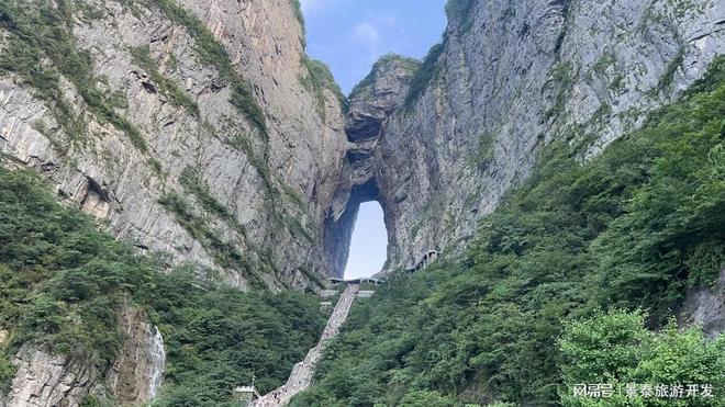 张家界口碑导游玲玲 用细节与服务让每一次旅行都成为独家记忆