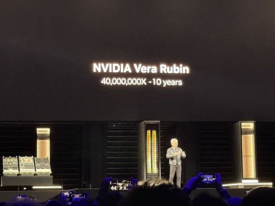 黄仁勋:Blackwell和Rubin今明两年订单万亿美元