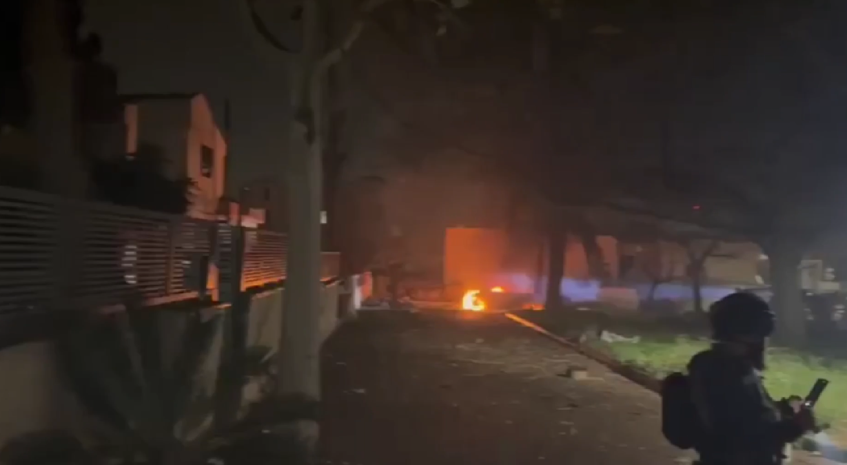 以色列迪莫纳被伊朗导弹“直接击中” 附近有敏感核设施