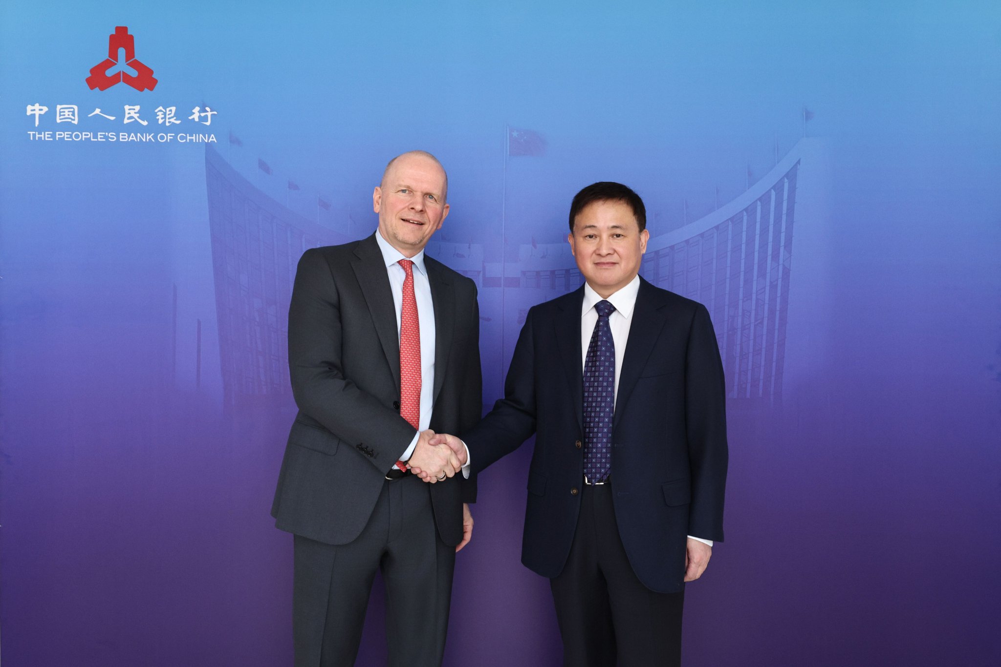 中国人民银行行长潘功胜分别会见国际金融机构负责人